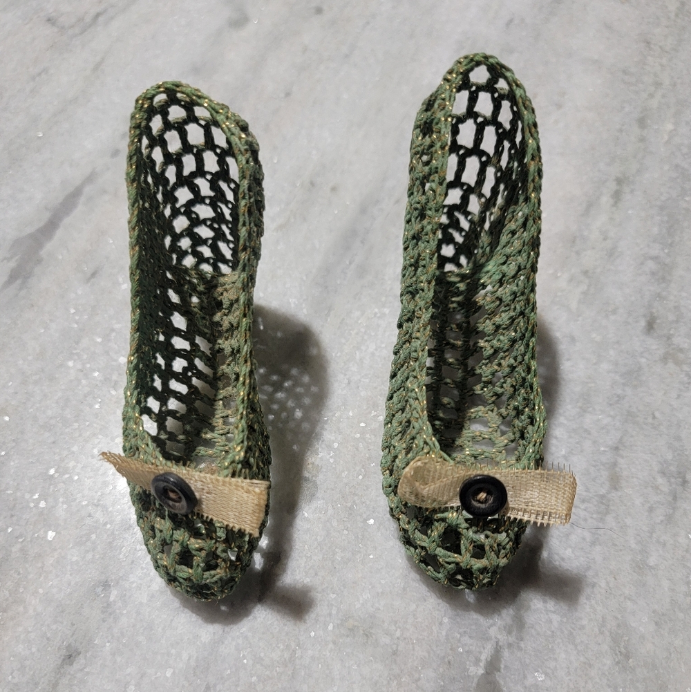 GREEN WICKER MINITURE HIGH HEEL SHOES